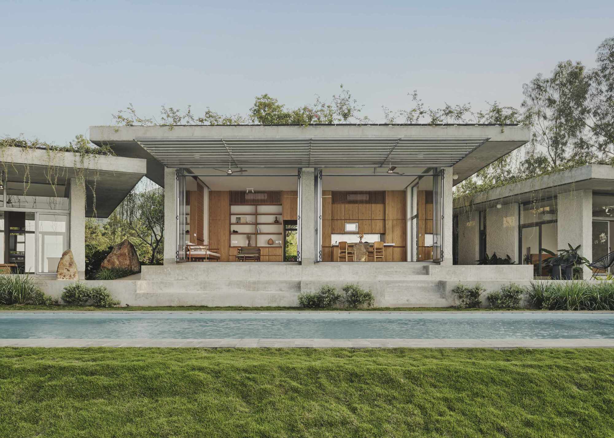 Lake House / Mazumdar Bravo | ArchDaily