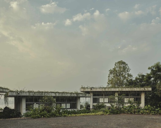 Lake House / Mazumdar Bravo Lake House / Mazumdar Bravo - Image 2 of 20