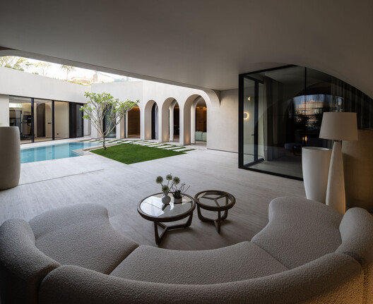 Shell House / Alhumaidhi Architects Shell House / Alhumaidhi Architects - Interior Photography, Living Room, Concrete, Courtyard