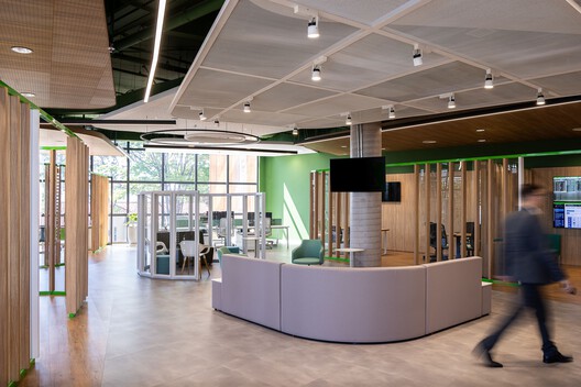 Centro Administrativo Sicredi das Culturas / DA | Departamento de Arquitetura - Fotografia de Interiores, Cozinha, Iluminação, Vidro, Cadeira