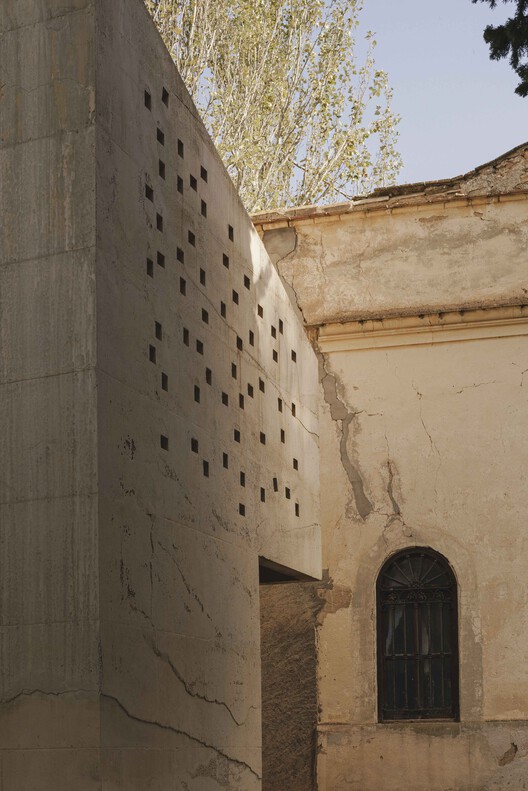 Requena Pantheon / Belen Ilarri Studio - Exterior Photography, Concrete