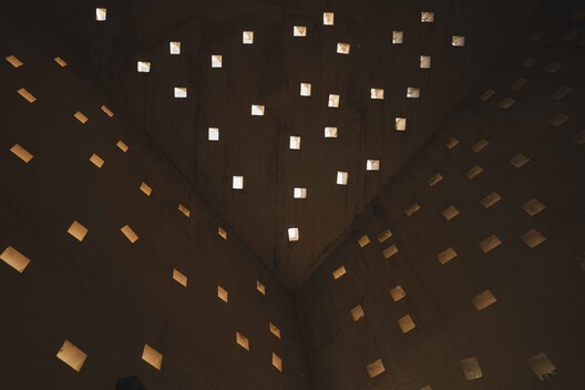 Requena Pantheon / Belen Ilarri Studio - Image 2 of 10