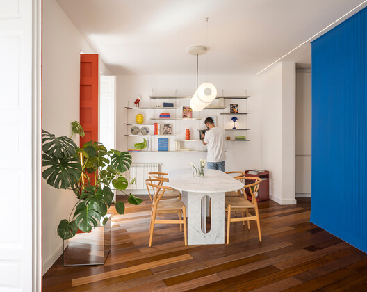 casa EME / gon architects - Fotografía interior, Madera, Iluminación, Mesas, Sillas, Estanterías