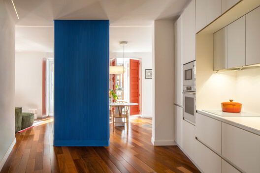 casa EME / gon architects - Fotografía interior, Armarios, Madera, Puerta, Sillas