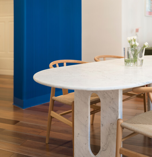 casa EME / gon architects - Fotografía interior, Madera, Mesas, Sillas