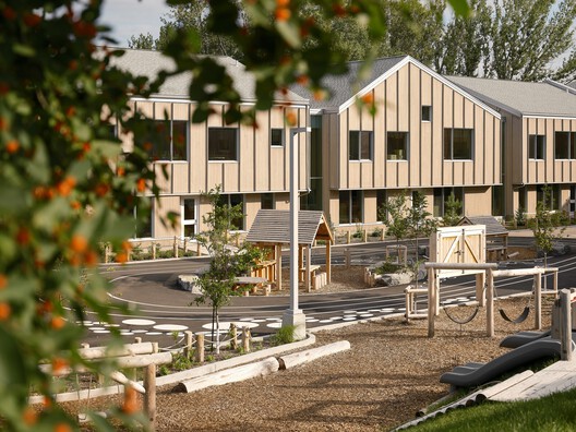 École de l’Étincelle – Lab École Saguenay / Agence Spatiale - Exterior Photography, Courtyard