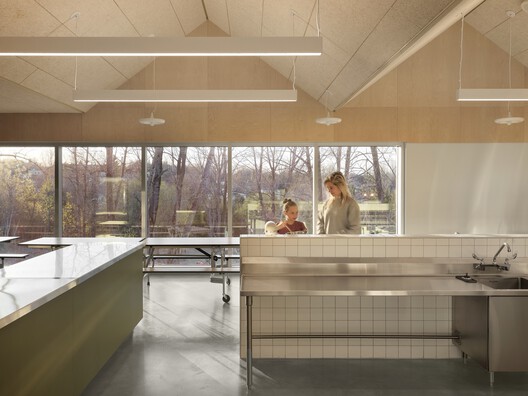 École de l’Étincelle – Lab École Saguenay / Agence Spatiale - Interior Photography, Kitchen, Wood