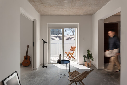 Jardines del Cordón Housing / Ramos Rey Arquitectos Jardines del Cordón Housing / Ramos Rey Arquitectos - Interior Photography, Chair, Concrete