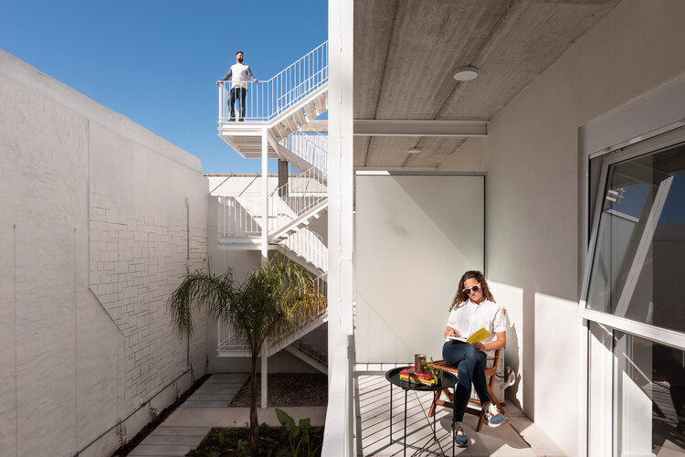 Viviendas Jardines del Cordón / Ramos Rey Arquitectos - Fotografía exterior, Vivienda Social, Balcón, Escaleras, Barandas