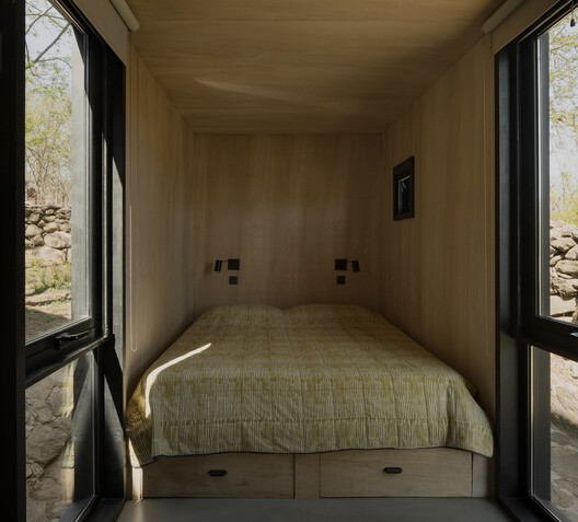 Pavilion in Durazno / Nicolás Oks - Interior Photography, Bedroom, Wood, Bed