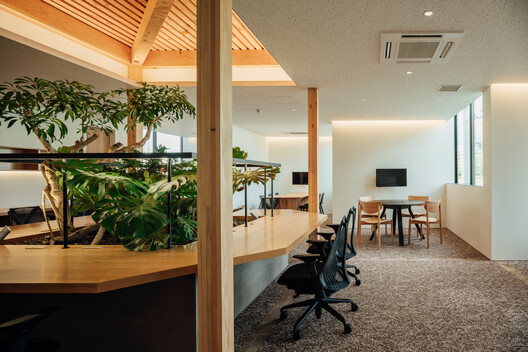 KItoNOKO – NIKKO HOME Group Hiroshima Office / ure LLC KItoNOKO – NIKKO HOME Group Hiroshima Office / ure LLC - Interior Photography, Dining room, Wood