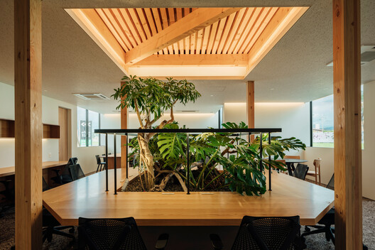 KItoNOKO – NIKKO HOME Group Hiroshima Office / ure LLC KItoNOKO – NIKKO HOME Group Hiroshima Office / ure LLC - Interior Photography, Wood, Table, Chair