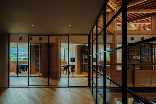 KItoNOKO – NIKKO HOME Group Hiroshima Office / ure LLC KItoNOKO – NIKKO HOME Group Hiroshima Office / ure LLC - Interior Photography, Wood, Glass, Shelving, Chair