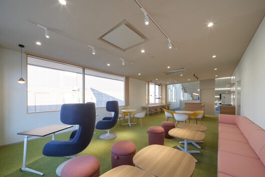 Imabari Shipbuilding Marugame Office / Yano Aoyama Architecture Design Imabari Shipbuilding Marugame Office / Yano Aoyama Architecture Design - Interior Photography, Living Room, Wood, Chair