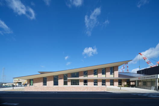 Imabari Shipbuilding Marugame Office / Yano Aoyama Architecture Design Imabari Shipbuilding Marugame Office / Yano Aoyama Architecture Design - Image 1 of 33