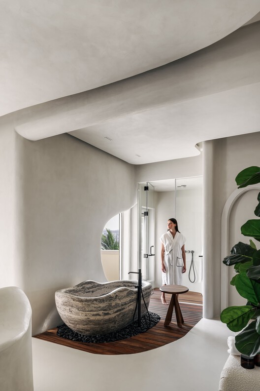 Beit Hawa / Badie Architects - Interior Photography, Bedroom, Bathtub