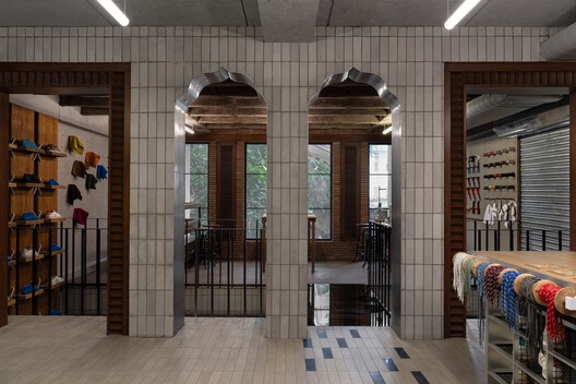 Gully Labs Sceaker Store / The Melange Studio - Image 5 of 28