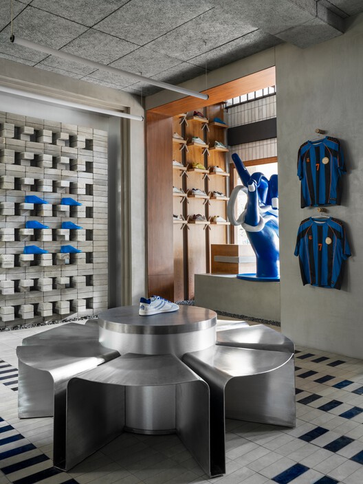 Gully Labs Sceaker Store / The Melange Studio - Image 7 of 28