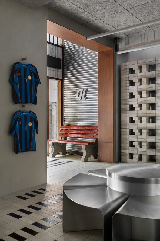 Gully Labs Sceaker Store / The Melange Studio - Interior Photography, Closet