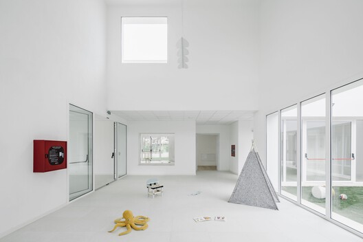 New Nursery School on Via dell’Acquamarina / LERUA Studio New Nursery School on Via dell’Acquamarina / LERUA Studio - Interior Photography