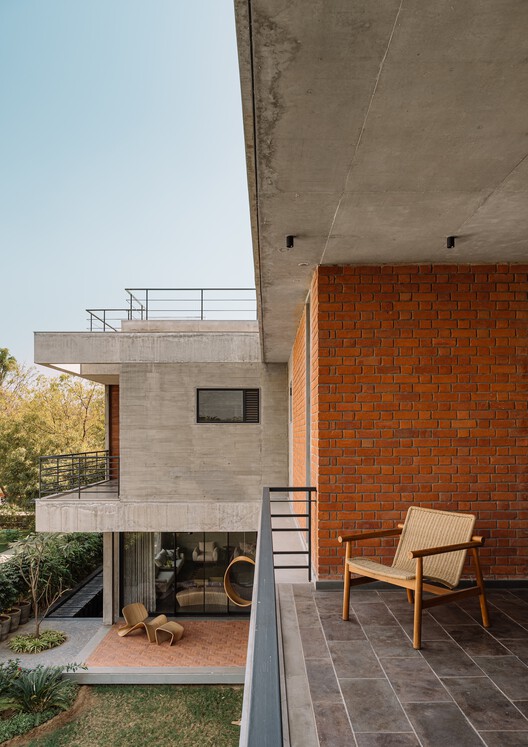 The Louvered  House / andblack design studio - Exterior Photography