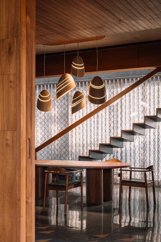 The Louvered  House / andblack design studio - Interior Photography, Wood