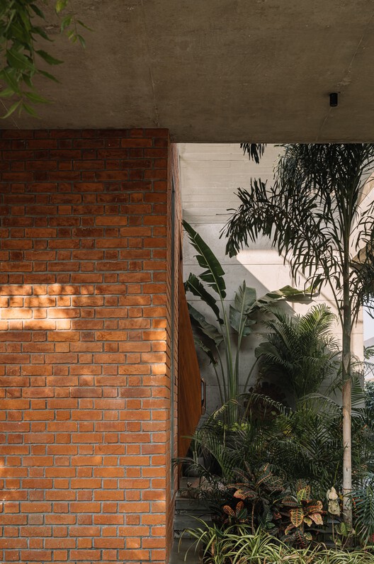 The Louvered  House / andblack design studio - Image 34 of 42