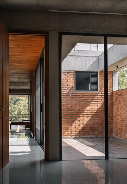 The Louvered  House / andblack design studio - Interior Photography