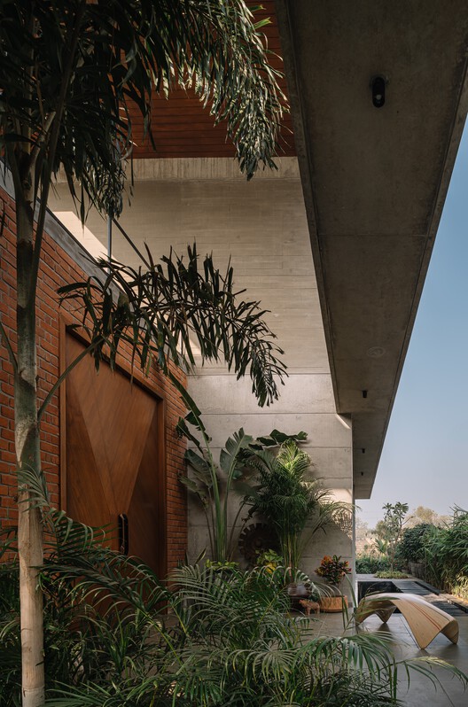 The Louvered  House / andblack design studio - Image 37 of 42