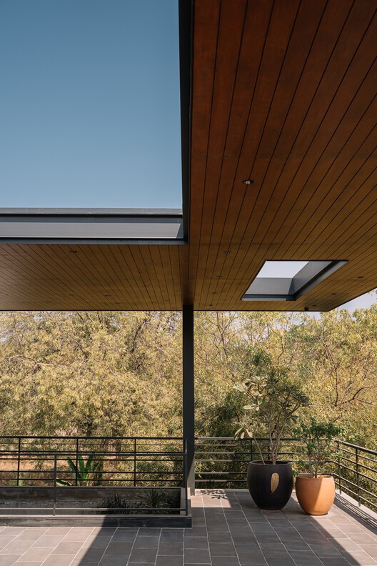 The Louvered  House / andblack design studio - Exterior Photography, Deck