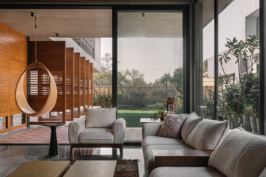 The Louvered  House / andblack design studio - Interior Photography, Living Room, Sofa, Chair