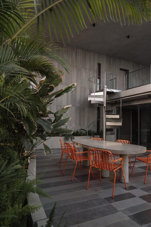 Sculpted Sanctuary House / D'WELL Sculpted Sanctuary House / D'WELL - Exterior Photography, Chair