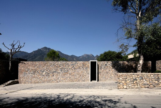 House in Santiago / S-AR - Image 4 of 22