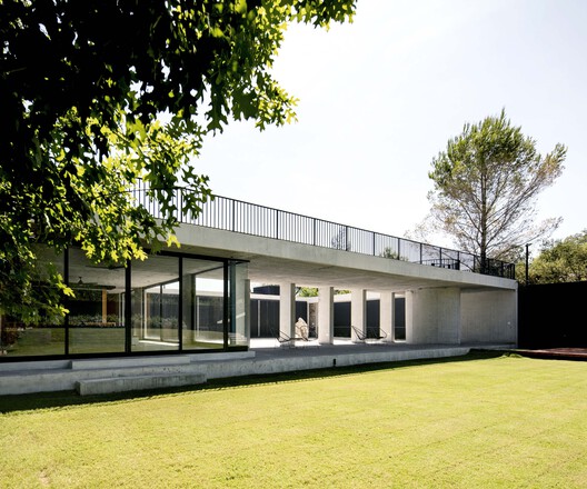 House in Santiago / S-AR - Exterior Photography, Concrete, Courtyard