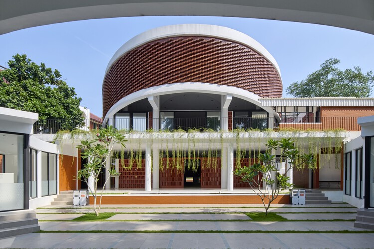 Al-Iqtishad Mushola / CREM Paragon x KIND - University