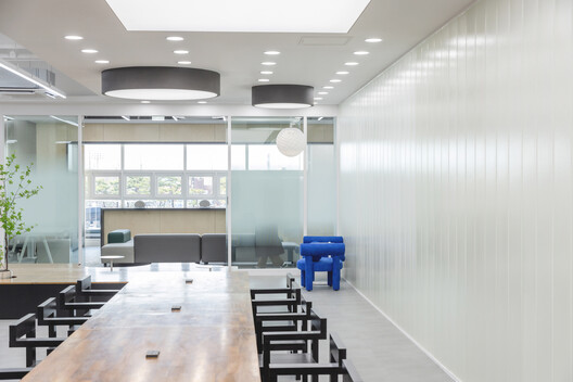 Uni Center / G/O Architecture - Interior Photography, Table, Lighting, Chair, Glass