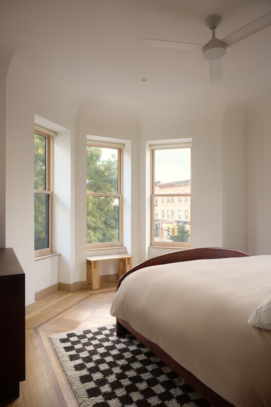 Lefferts Manor House / Abruzzo Bodziak Architects - Interior Photography, Bedroom, Wood, Lighting, Bed