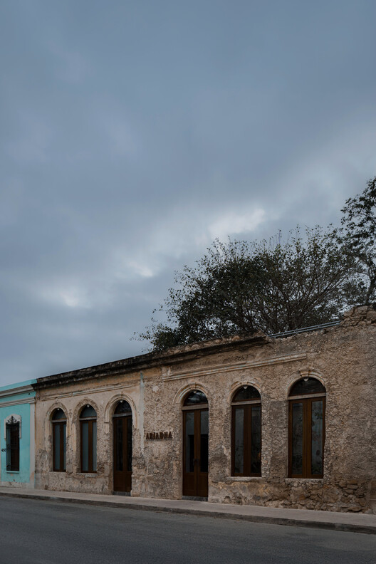 Ariadna / VAGANTES + Esencial Studio - Fotografía exterior, Puerta