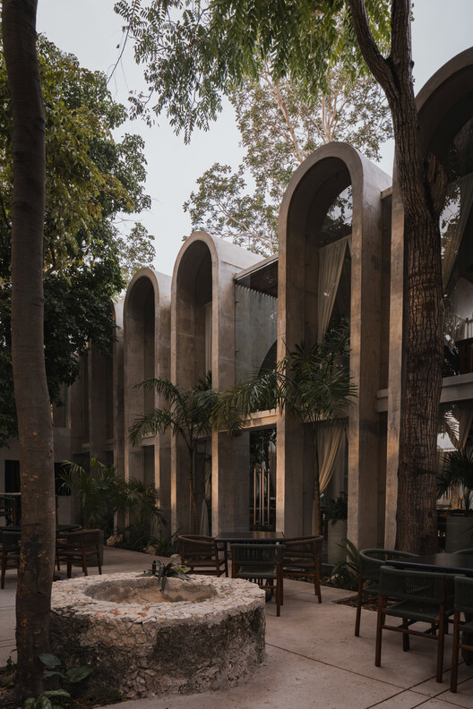 Ariadna / VAGANTES + Esencial Studio - Fotografía exterior, Arco, Concreto, Pilares, Arcada