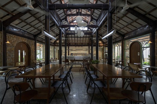 Everyday Heritage: 10 Vietnamese Coffee Shops Reviving Small-Scale Traditional Buildings Everyday Heritage: 10 Vietnamese Coffee Shops Reviving Small-Scale Traditional Buildings - Image 19 of 29