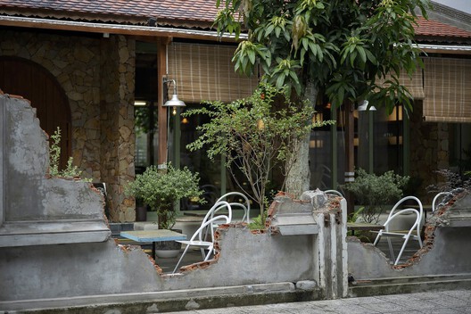 Everyday Heritage: 10 Vietnamese Coffee Shops Reviving Small-Scale Traditional Buildings Everyday Heritage: 10 Vietnamese Coffee Shops Reviving Small-Scale Traditional Buildings - Image 18 of 29