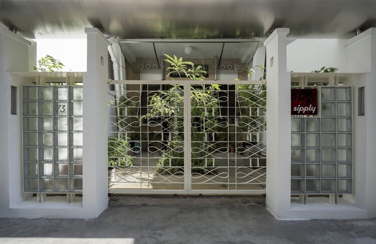 Everyday Heritage: 10 Vietnamese Coffee Shops Reviving Small-Scale Traditional Buildings - Image 24 of 29