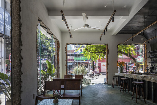 Everyday Heritage: 10 Vietnamese Coffee Shops Reviving Small-Scale Traditional Buildings Everyday Heritage: 10 Vietnamese Coffee Shops Reviving Small-Scale Traditional Buildings - Image 3 of 29