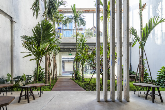 Everyday Heritage: 10 Vietnamese Coffee Shops Reviving Small-Scale Traditional Buildings Everyday Heritage: 10 Vietnamese Coffee Shops Reviving Small-Scale Traditional Buildings - Image 7 of 29