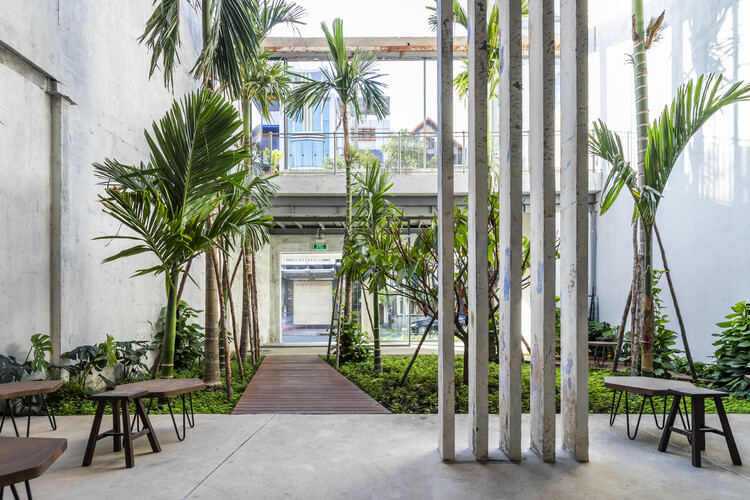 Everyday Heritage: 10 Vietnamese Coffee Shops Reviving Small-Scale Traditional Buildings - Image 7 of 29