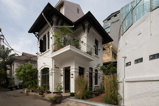 Everyday Heritage: 10 Vietnamese Coffee Shops Reviving Small-Scale Traditional Buildings Everyday Heritage: 10 Vietnamese Coffee Shops Reviving Small-Scale Traditional Buildings - Image 16 of 29