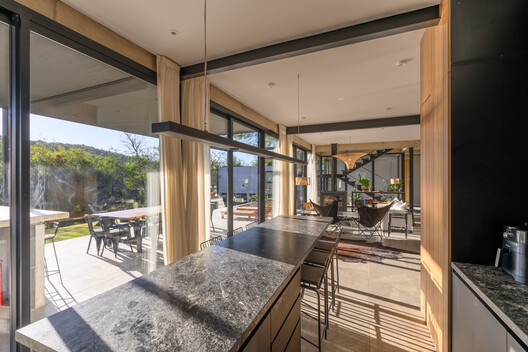 Two Walls House / SET Arq Two Walls House / SET Arq - Interior Photography, Kitchen, Wood, Chair, Glass, Beam