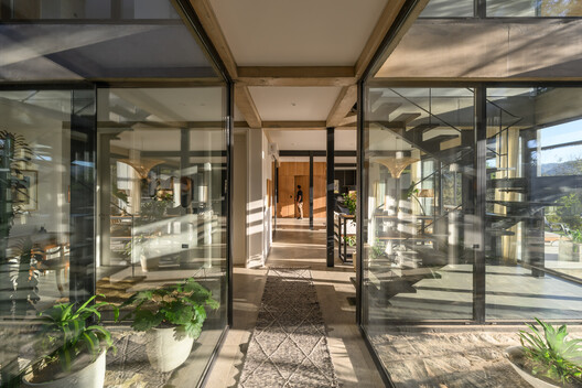 Two Walls House / SET Arq Two Walls House / SET Arq - Interior Photography, Glass