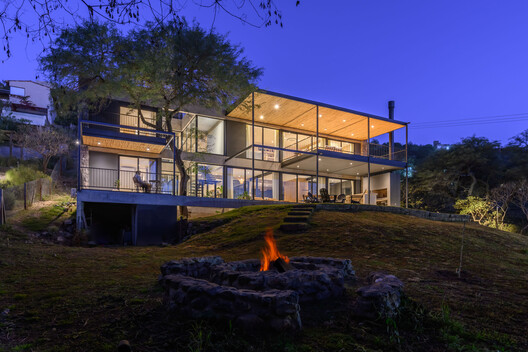 Two Walls House / SET Arq Two Walls House / SET Arq - Exterior Photography, Balcony