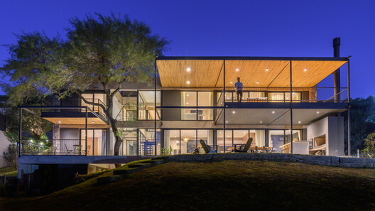 Two Walls House / SET Arq Two Walls House / SET Arq - Exterior Photography, Balcony